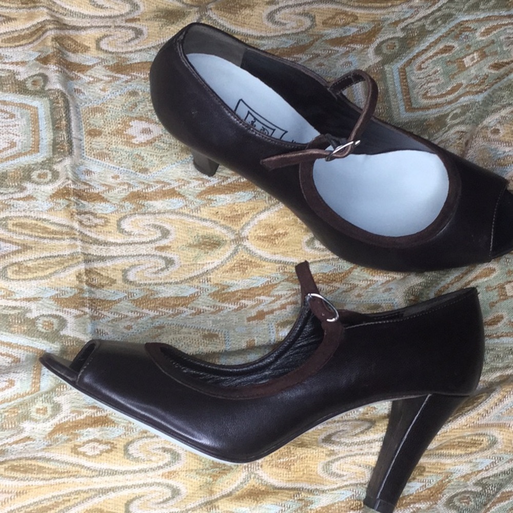 Cynthia Rowley brown leather with suede trim Pump